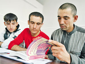 Киргизия подстраивается под российский закон и готовит трудовых мигрантов