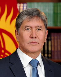 Президент Алмазбек Атамбаев поздравил соотечественников с Пасхой