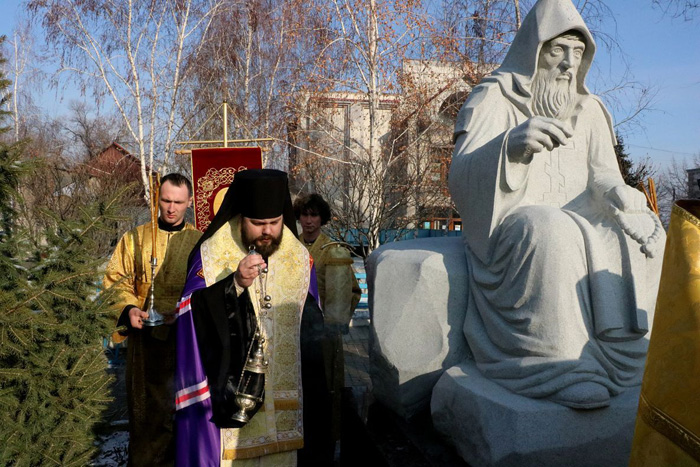 В Свято-Воскресенском соборе состоялось открытие памятника преподобному Ираклию Иссык-Кульскому