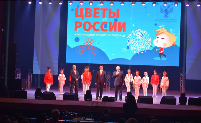 В Бишкеке завершился фестиваль «Цветы России»