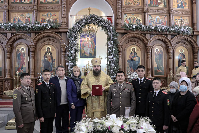 Во Владимирском соборе прошла церемония передачи списков имен красноармейцев - узников фашистских концлагерей, ранее числившихся в списках пропавших без вести