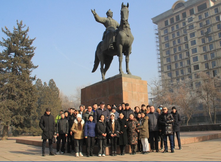 В Бишкеке почтили память Михаила Фрунзе