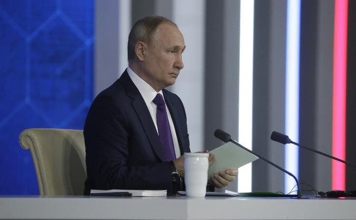 Путин заявил о неудавшихся попытках Запада расколоть российское общество