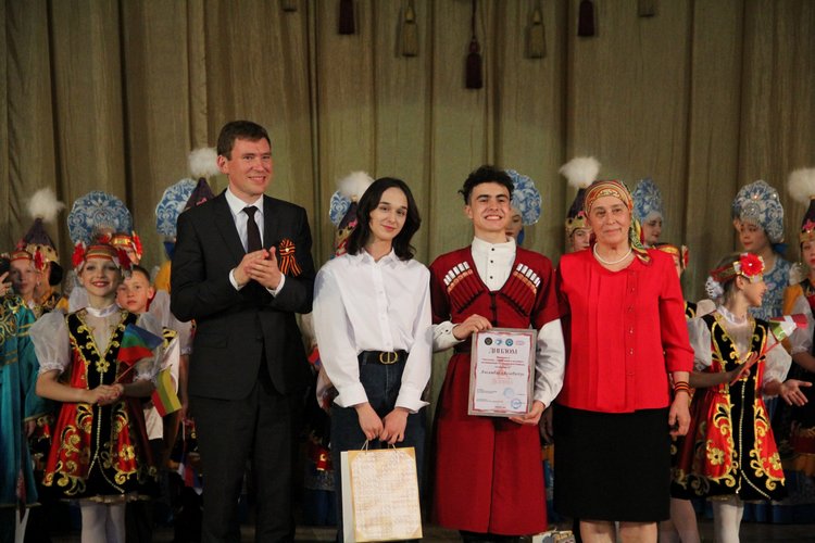 В Бишкеке прошел пятый фестиваль «Лезгинка – танец мира и дружбы», посвященный 77-летию Победы в Великой Отечественной войне