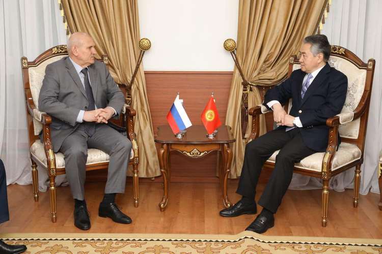 Глава МИД и посол России обсудили актуальные проблемы кыргызстанских мигрантов