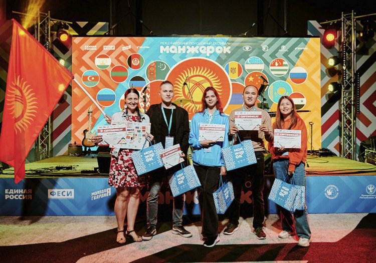 На Алтае прошел фестиваль «Манжерок» с участием кыргызстанцев