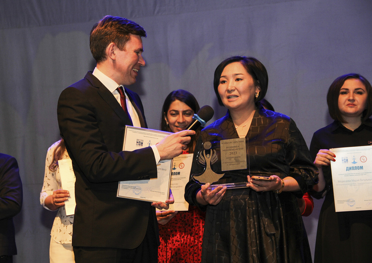 В Бишкеке состоялась церемония награждения победителей ежегодного конкурса «Женщина, меняющая мир»