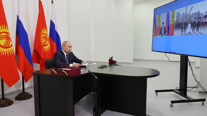 Владимир Путин поблагодарил  Садыра Жапарова за сохранение позиций русского языка в Кыргызстане