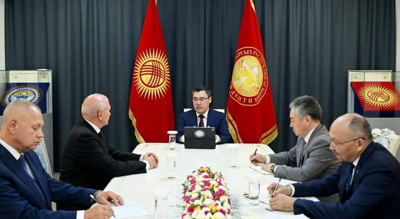 Посол России в Кыргызстане Н.Н.Удовиченко был принят Президентом Кыргызстана С.Н.Жапаровым по случаю завершения своей дипломатической миссии