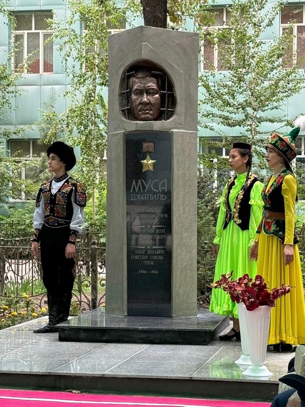 В Бишкеке открыли бюст, Герою Советского Союза, татарскому поэту и военному корреспонденту Мусе Джалилю